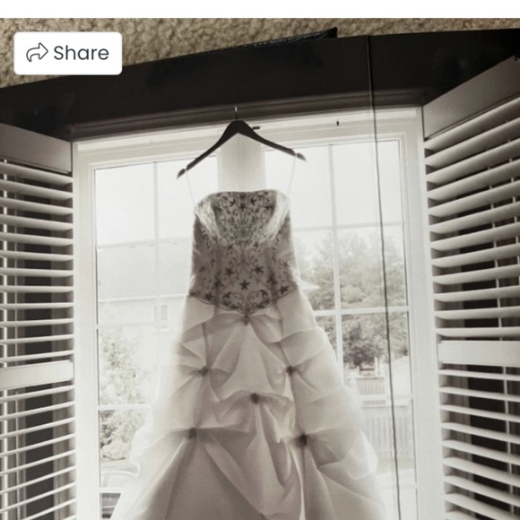 ALLURE COUTURE CLASSIC WEDDING GOWN - Picture 1 of 8